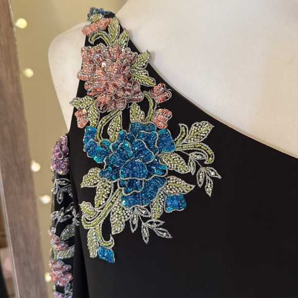 MAC DUGGAL
Black One Shoulder Long Sleeve Floral Embellished Gown - Picture 5 of 16